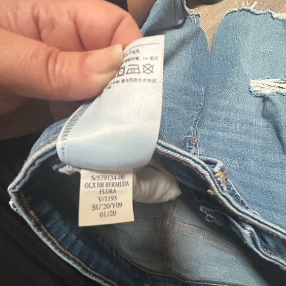 Old Navy Distressed Jean Shorts 10 🩳 - Picture 7 of 9